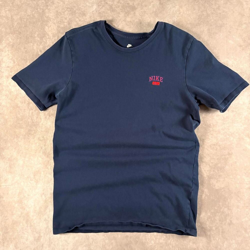 the nike tee navy blue embroidered tshirt